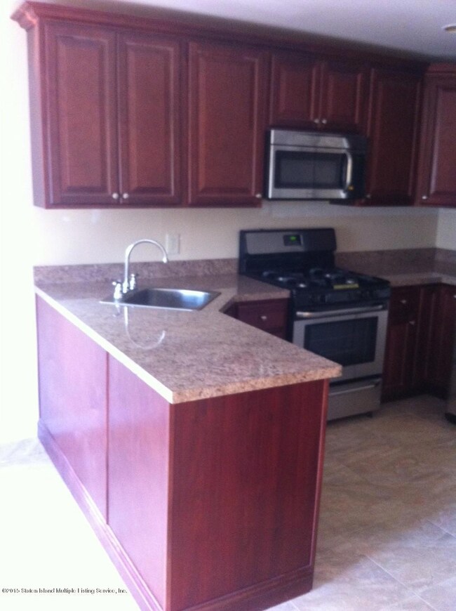 41 Stonegate Dr unit 246, Staten Island, NY 10304 - photo 4