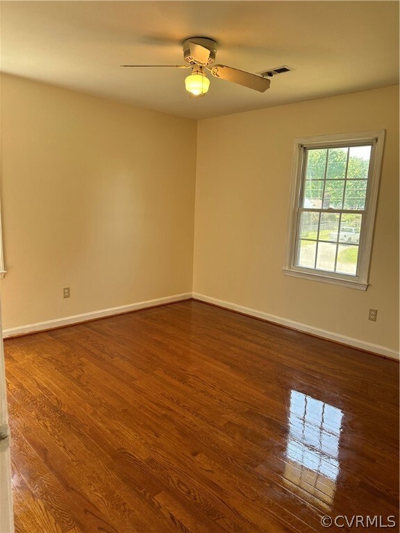 Unfurnished room with dark hardwood / wood-style floors and ceiling fan