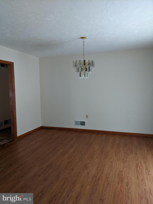 349 Sue Linn Dr, Chambersburg, PA 17201 - photo 7