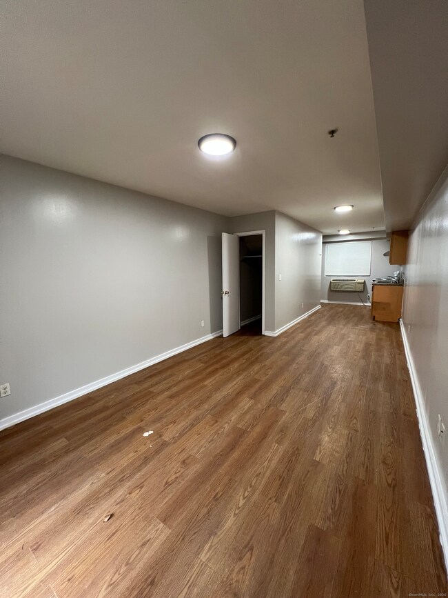 385 Putnam Ave unit 35, Hamden, CT 06517 - photo 3