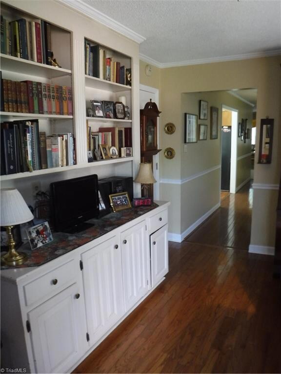 122 N Oakwood Dr, Statesville, NC 28677 - photo 6