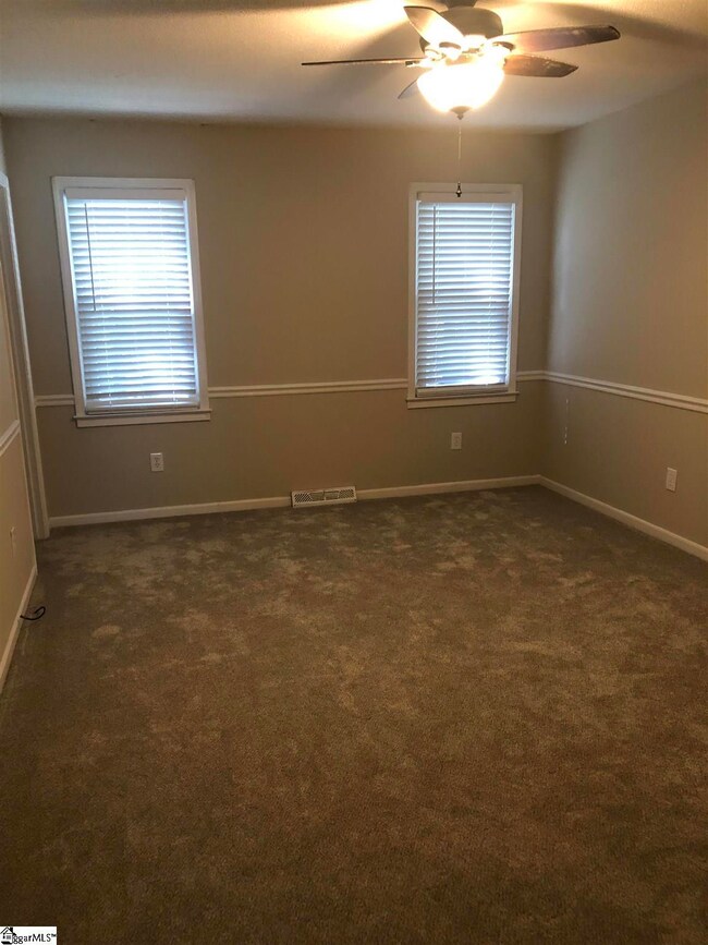 210 Spring View Ln, Taylors, SC 29687 - photo 3