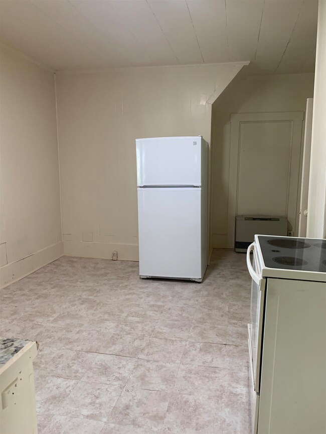 295 High St unit B, Barton, VT 05822 - photo 3