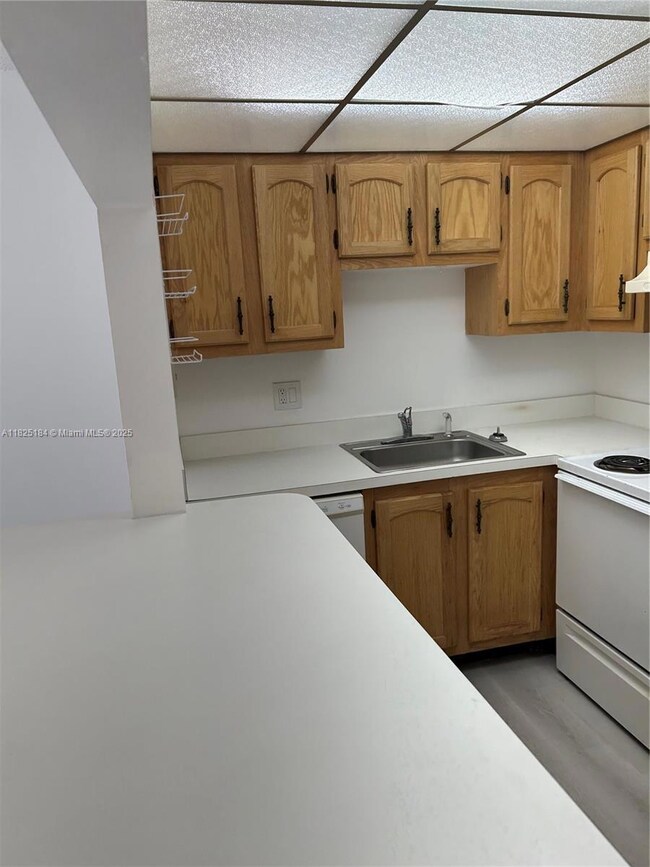 4154 Inverrary Dr unit 205, Lauderhill, FL 33319 - photo 5