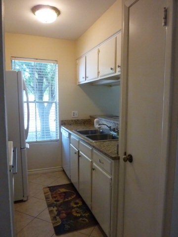 Kitchen 1: Cozy kitchen with granite countertops