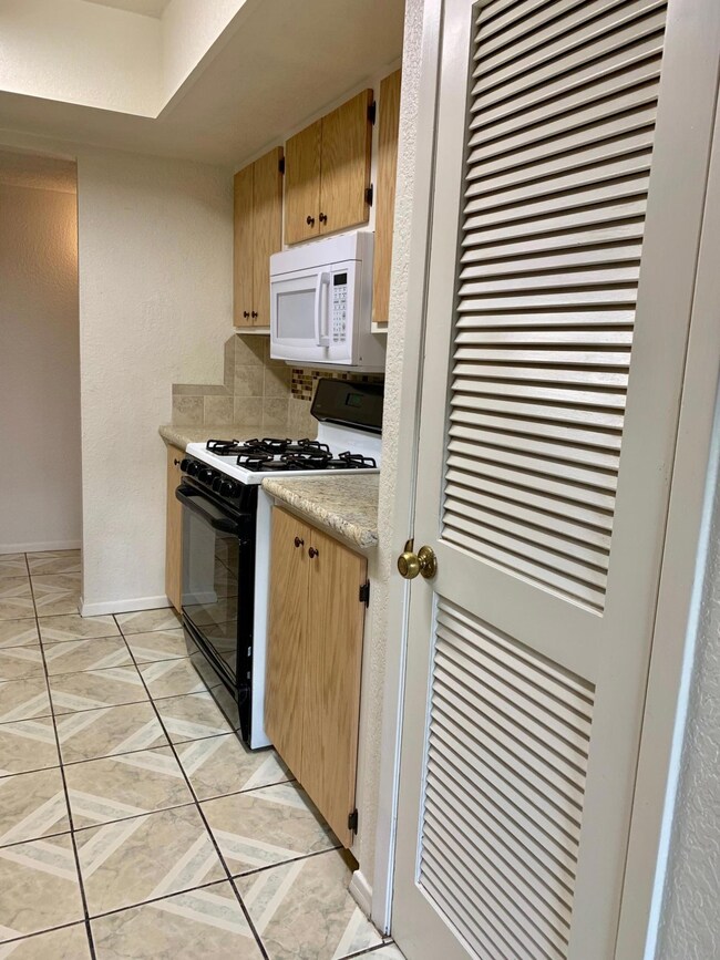 15315 Mineral Ct, Horizon City, TX 79928 - photo 7