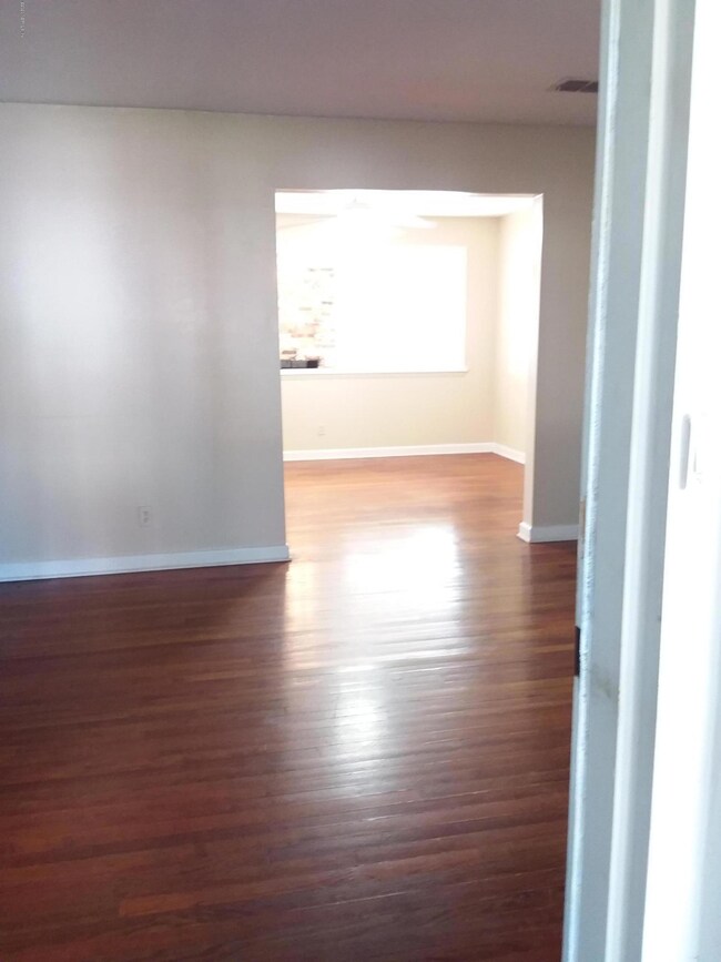 5011 E Romilly Dr, Jacksonville, FL 32210 - photo 4