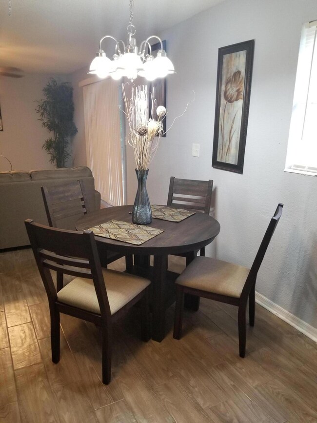 7230 Eudine Eat-in Kitchen