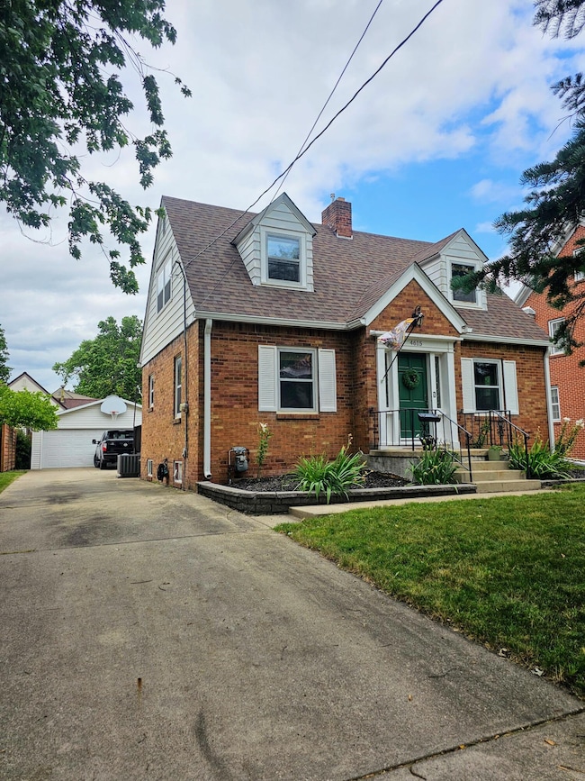 4615 Beaver Crest Dr, Des Moines, IA 50310 - photo 2