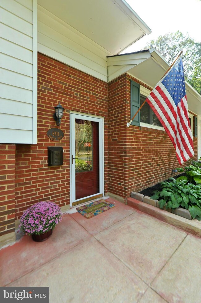 6711 Tahalla Dr, Alexandria, VA 22306 - photo 2