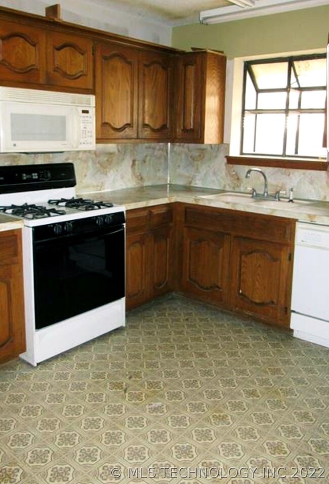 1220 S 34th St, Broken Arrow, OK 74014 - photo 3