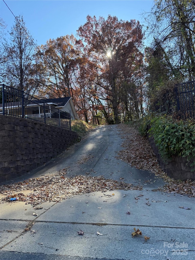 829 W Craighead Rd, Charlotte, NC 28206 - photo 3