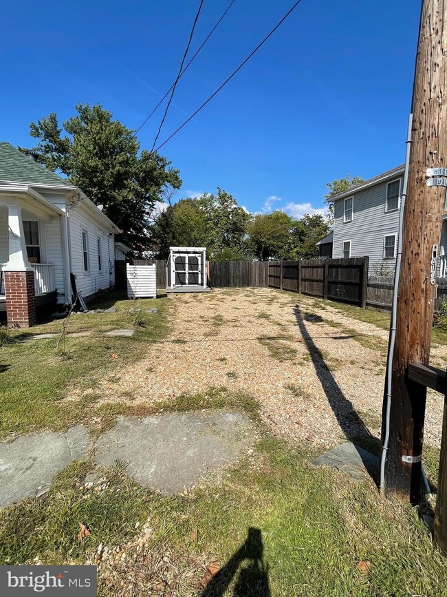 219 Boundary St, Colonial Beach, VA 22443 - photo 2