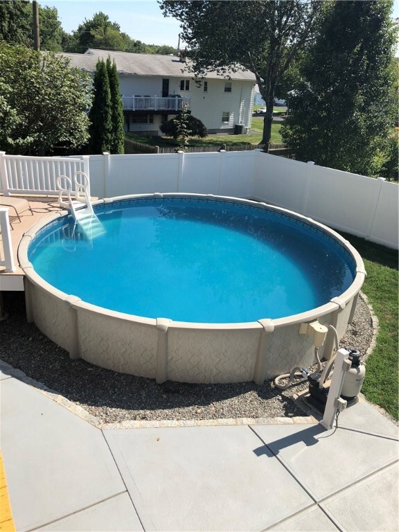 Above ground pool