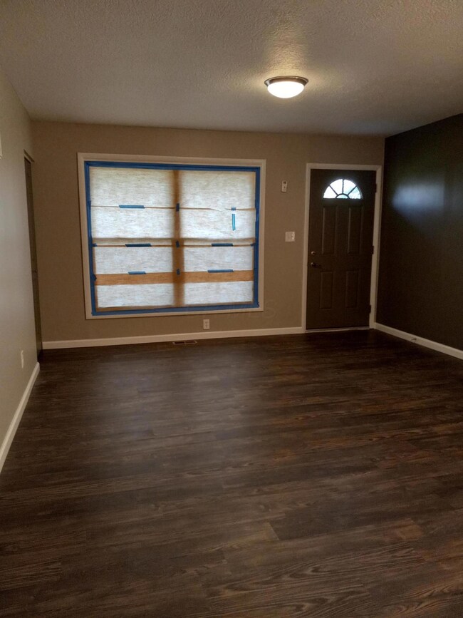 1596 Eastfield Dr N, Columbus, OH 43223 - photo 4