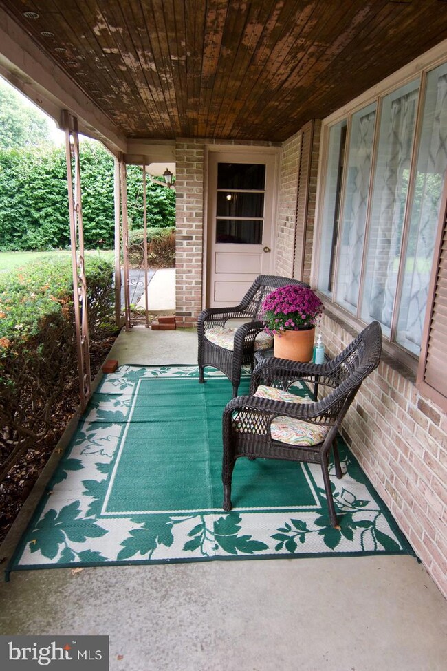 2803 Saint Albans Dr, Reading, PA 19608 - photo 5