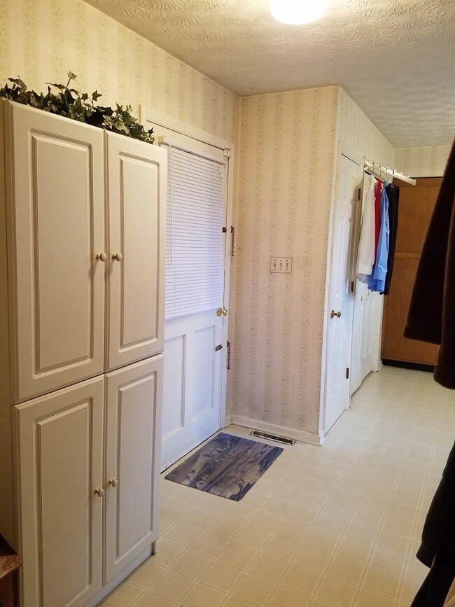 1030 Faulkner Ln, Danville, KY 40422 - photo 3