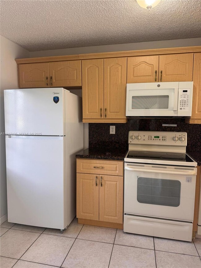 8454 NW 8th St unit 3, Miami, FL 33126 - photo 3