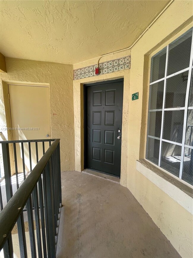 18320 NW 68th Ave unit G, Hialeah, FL 33015 - photo 3