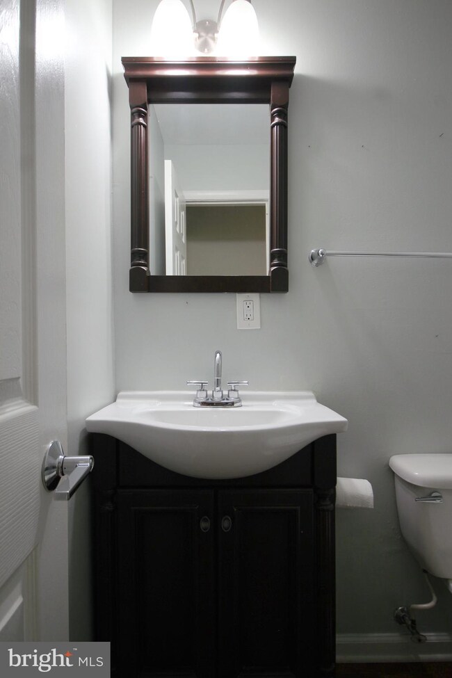 11866 Saint Trinians Ct, Reston, VA 20191 - photo 3