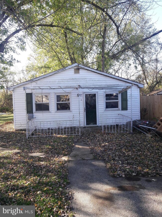 2925 Delaware Ave, Halethorpe, MD 21227 - photo 2