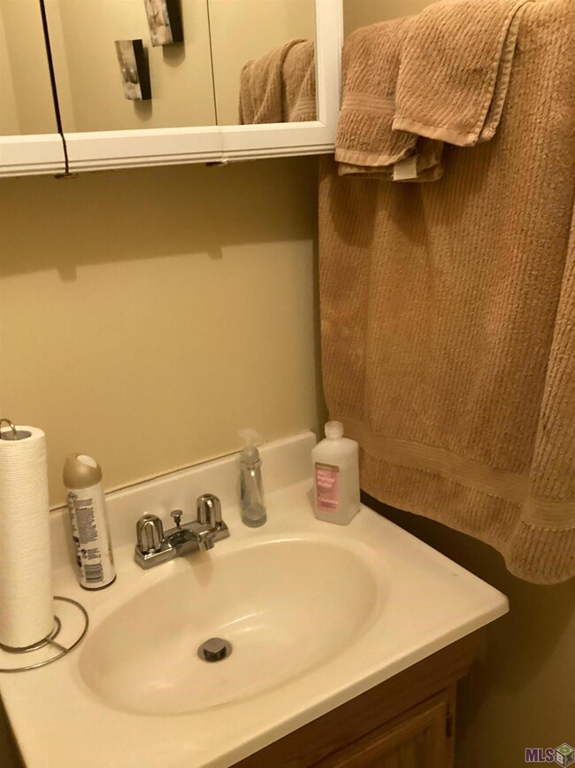 1121 Barrington Dr unit A, Baker, LA 70714 - photo 4