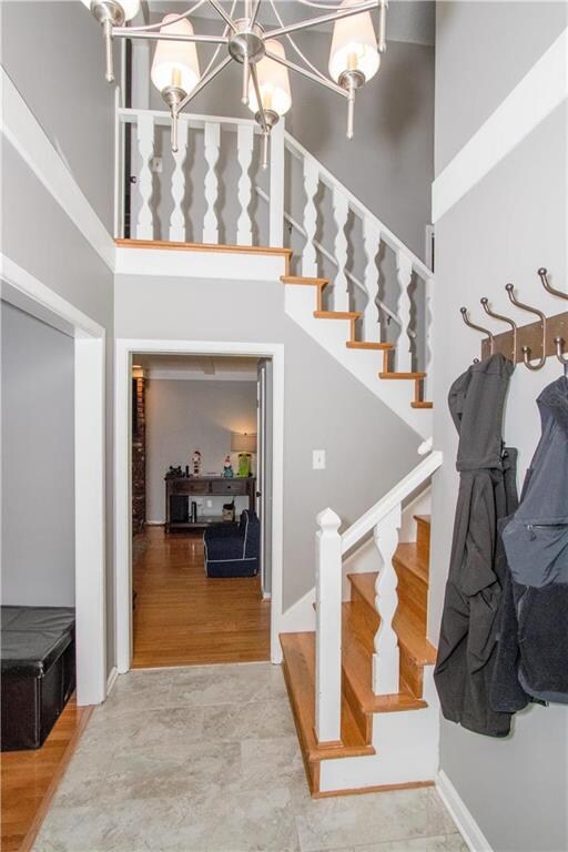 Entry Way, High Cielings