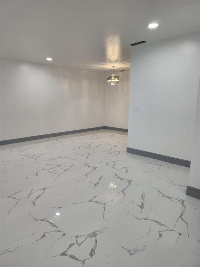 6808 Cresthill Ct, Tampa, FL 33615 - photo 6