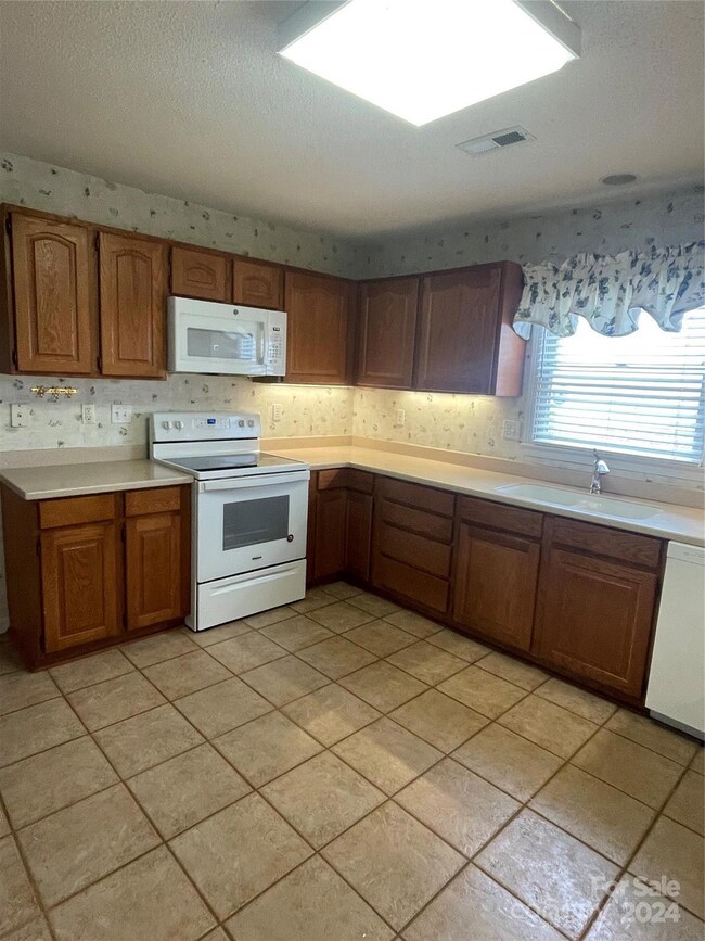 833 Hidden Creek Cir, Salisbury, NC 28147 - photo 5