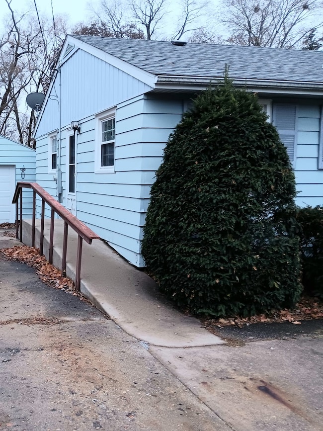 860 Franklin Grove Rd, Dixon, IL 61021 - photo 3