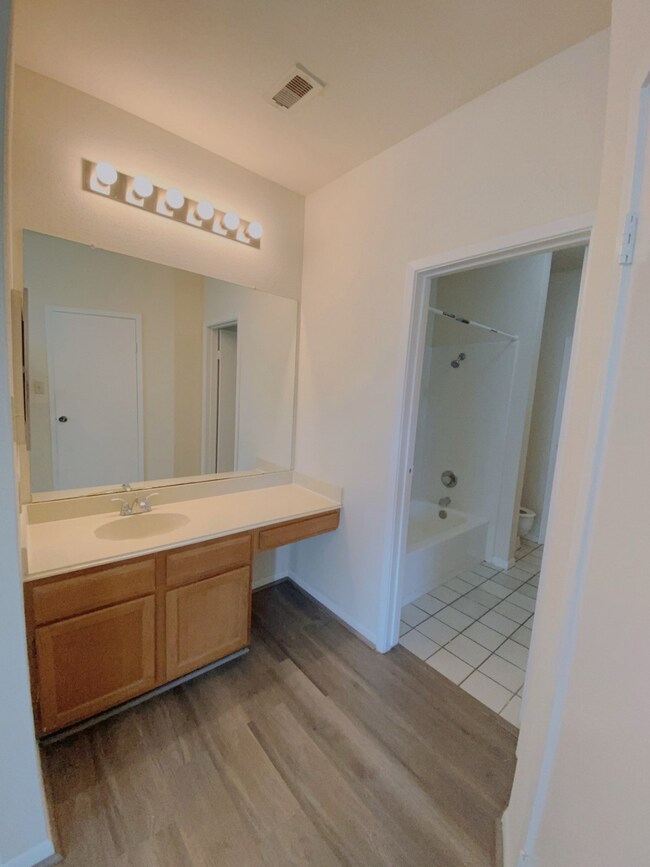 Sharpstowne Green unit 302, Houston, TX 77036 - photo 7