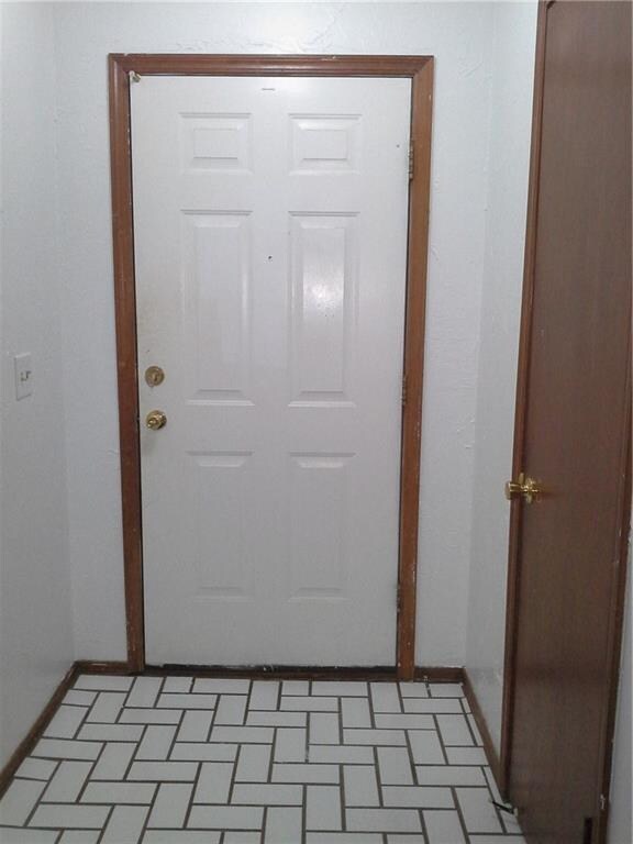 1109 N Blackwelder Ave, Edmond, OK 73034 - photo 2