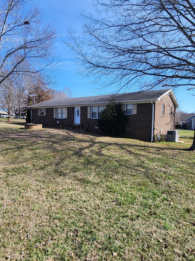 308 Shadow Dr, Shelbyville, TN 37160 - photo 2