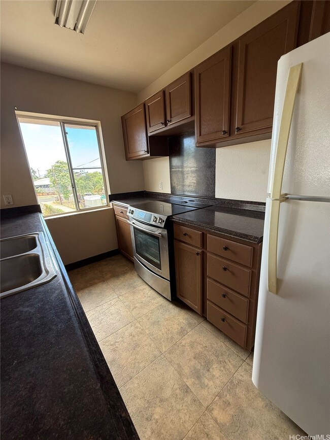 85-808 Lihue St unit Upper Unit, Waianae, HI 96792 - photo 6