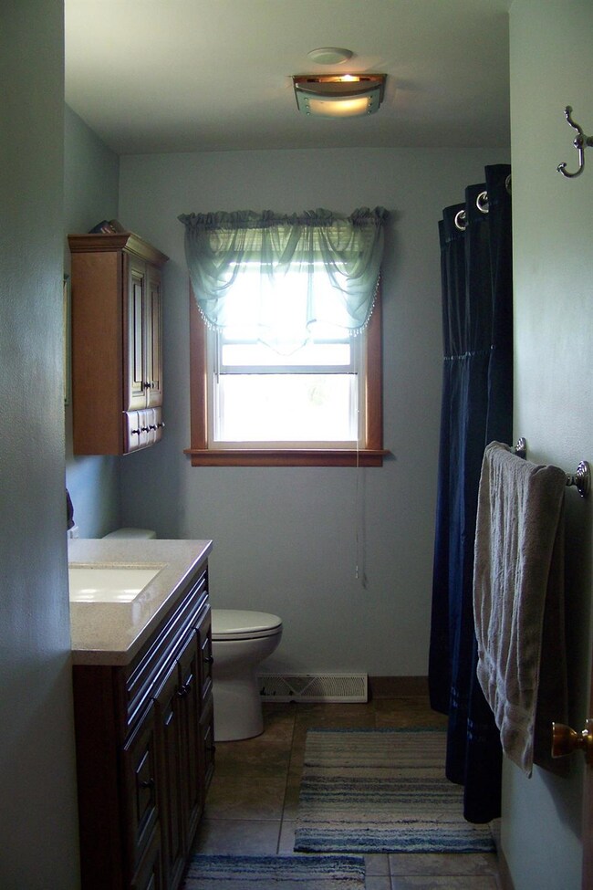 921 W Ash St, Griffith, IN 46319 - photo 5