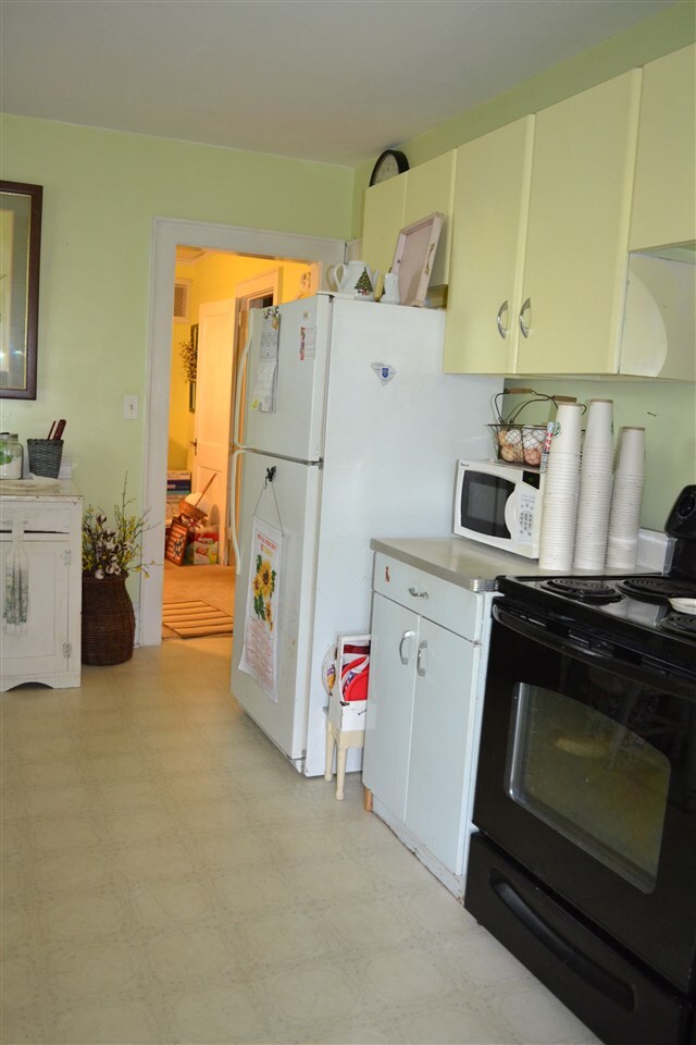 16 Bishop St, Inman, SC 29349 - photo 4