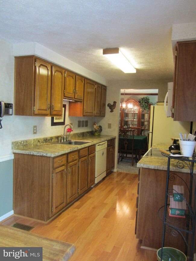 4 Hillsleigh Ct, Nottingham, MD 21236 - photo 6