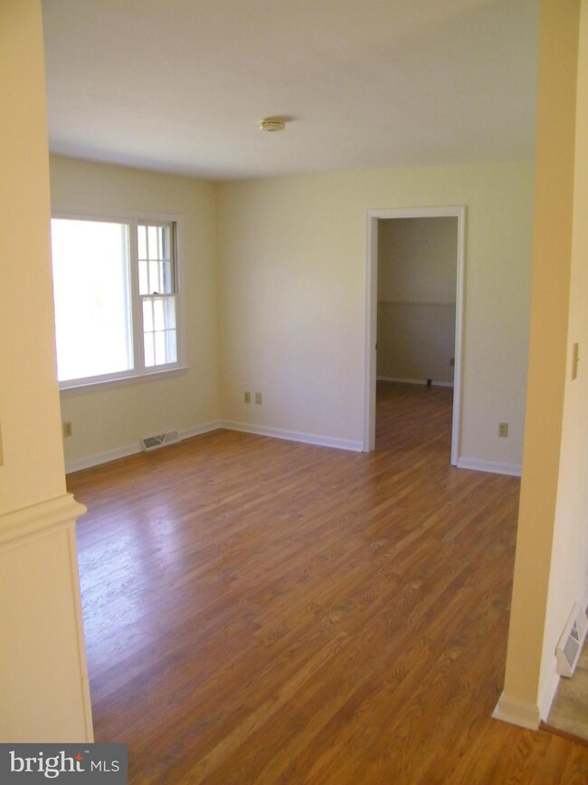 22052 Willis Dr, California, MD 20619 - photo 3