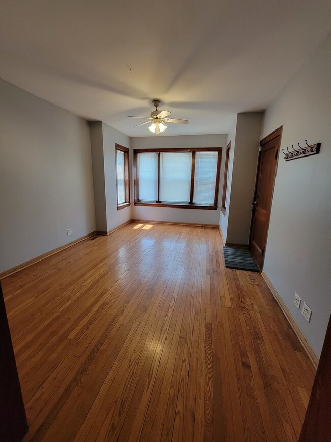 3017 N Gresham Ave unit 1, Chicago, IL 60618 - photo 3