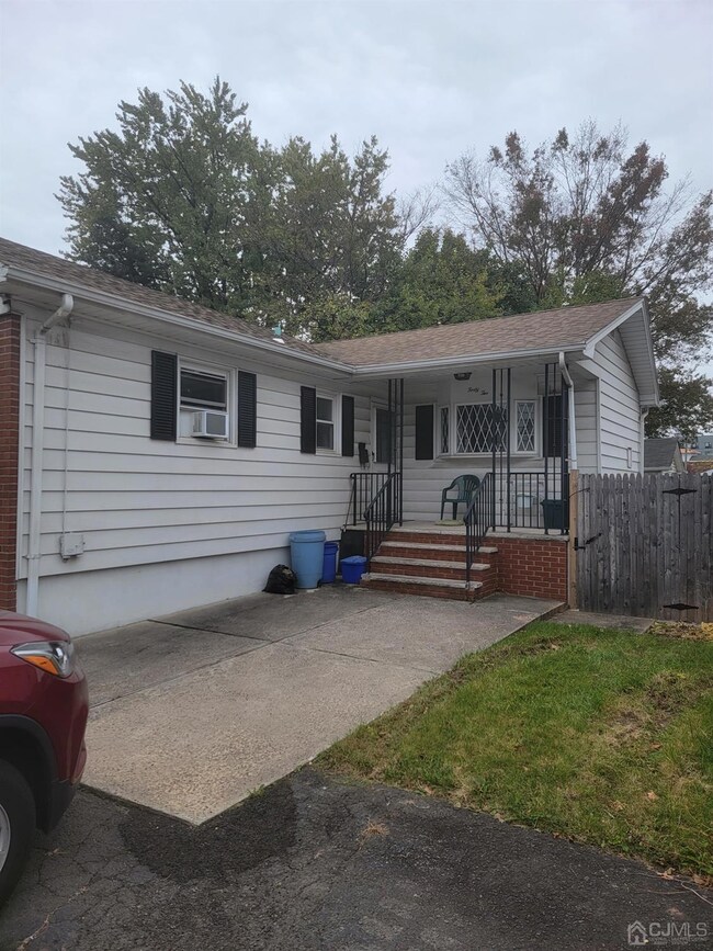 42 Irving St, Carteret, NJ 07008 - photo 2