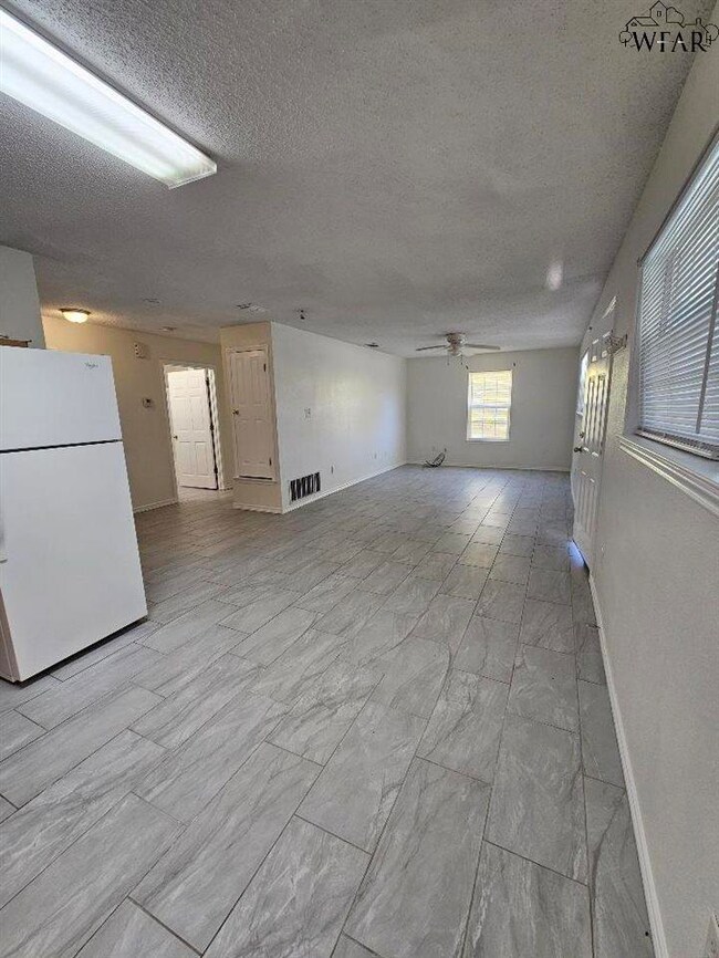 1608 30th St, Wichita Falls, TX 76302 - photo 2