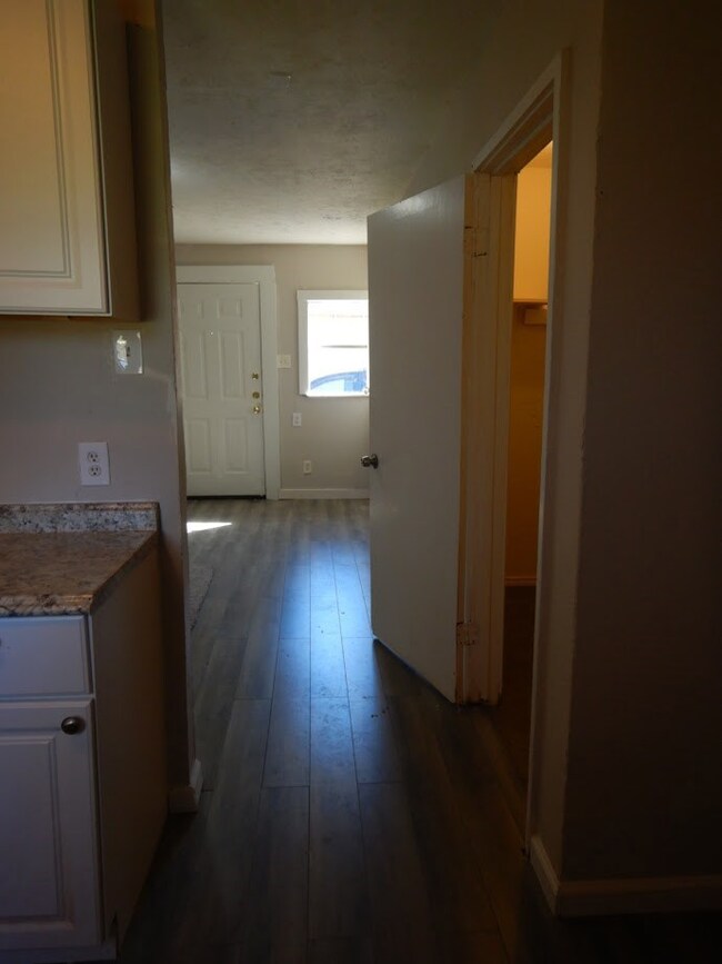 8608 Prairie View Dr, Houston, TX 77088 - photo 5