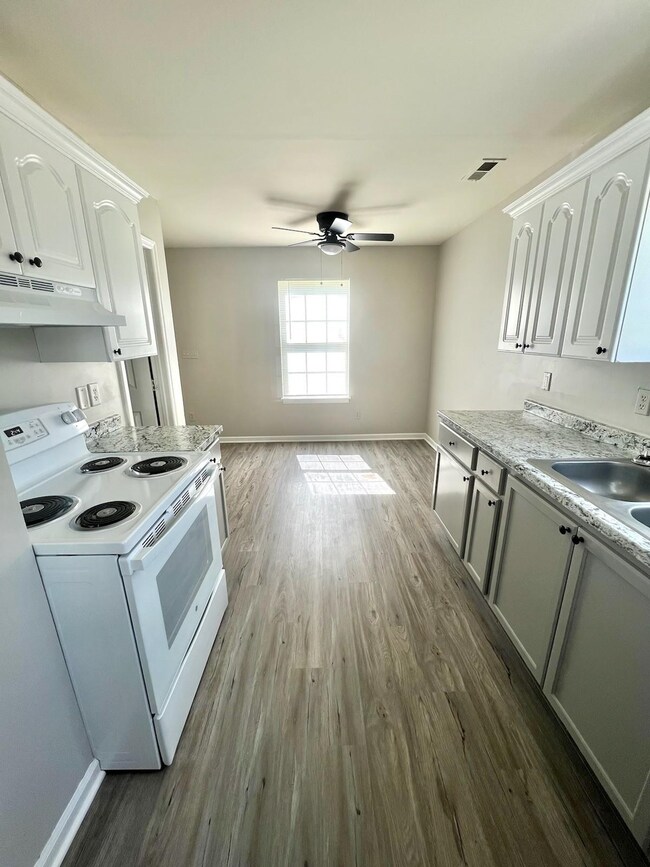 612 Transit Ave, Columbia, TN 38401 - photo 4