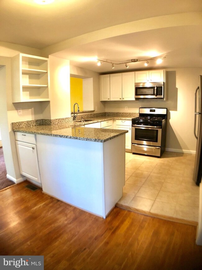 2820 Fort Dr, Alexandria, VA 22303 - photo 6