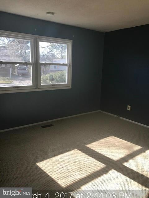 8427 Hallmark Cir, Parkville, MD 21234 - photo 5