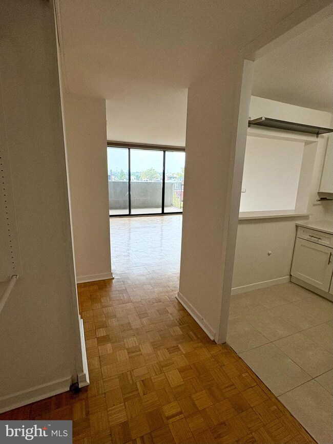 The Dorchester unit 709, Philadelphia, PA 19103 - photo 2