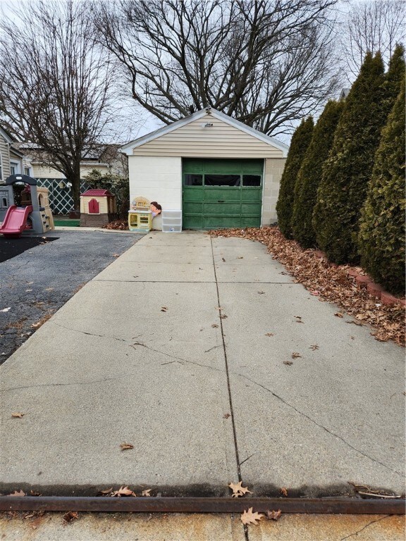 41 Sinclair Ave, Cranston, RI 02907 - photo 3