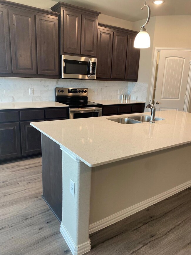 712 Ascot Ct, Ennis, TX 75119 - photo 3