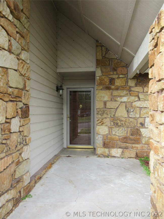 3704 S Oak Ave, Broken Arrow, OK 74011 - photo 2