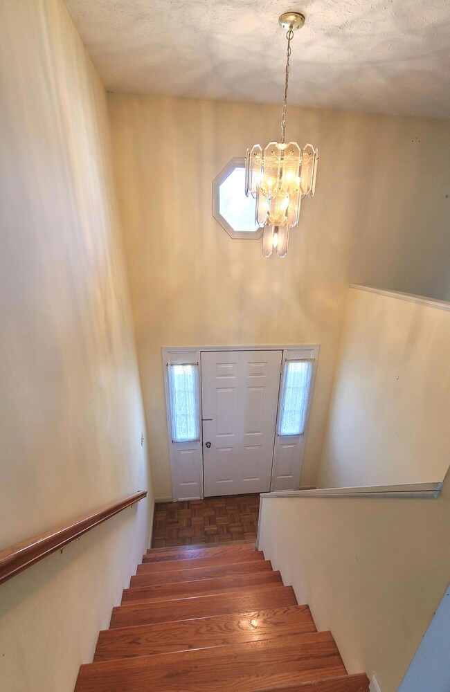 623 Buckner Dr, Frankfort, KY 40601 - photo 4